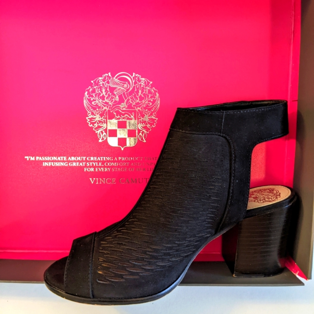 Vince Camuto Lavette Women's black nubuck Peep toe Sandal Size 6.5M